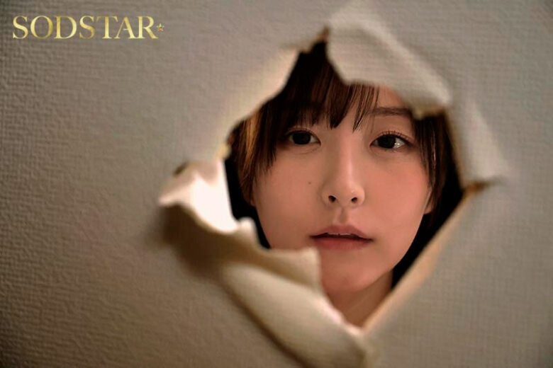 僕の住むアパートの隣室の美人妻は欲求不満だった。夫婦喧嘩で空いた直径10cmの壁穴越しに立ちバックで膣奥を突きまくった密かな不倫関係5日間。 青空ひかり 5枚目