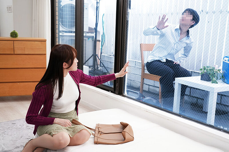 一般男女モニタリングAV マジックミラーの向こうにはキスをしてくれない旦那!愛する旦那とはご無沙汰な人妻がどんどん過激になる10種類の濃厚ディープキス体験!年下青年とのベロチューで久しぶりにオマ○コが熱くトロけた奥様は初めてのキスまみれセックスで連続中出し! 2枚目