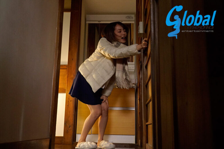 緊縛調教妻 欲求不満を見抜かれ助平な義父に開発された若妻。失禁とSMに快楽を覚え開花していくドMな性癖 美咲かんな 1枚目